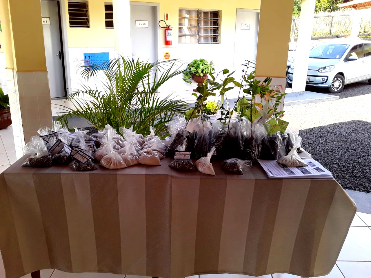 ESTAMOS DE MÃOS DADAS COM O COOPERATIVISMO